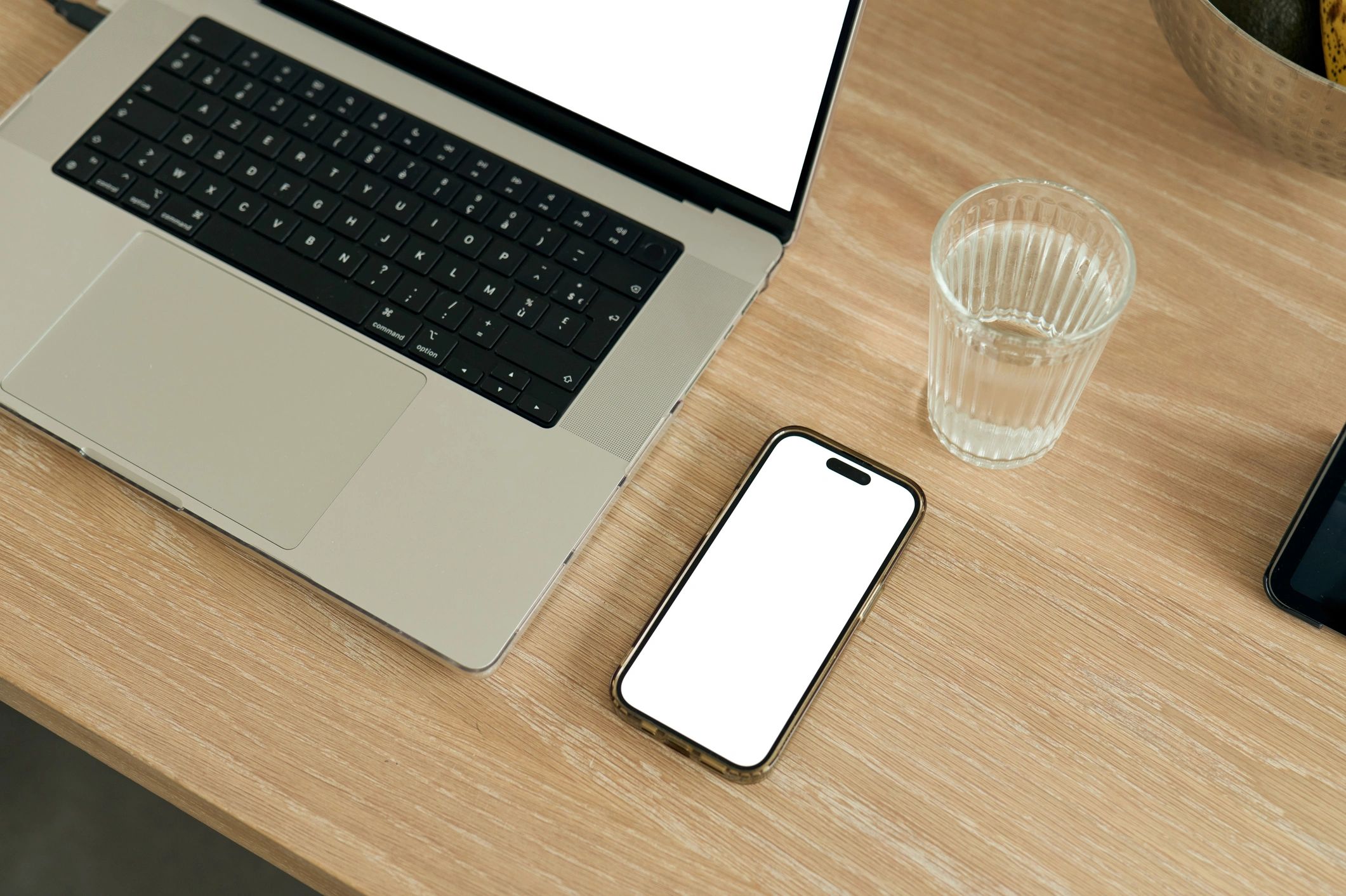 Mockup responsive en laptop, tablet y smartphone