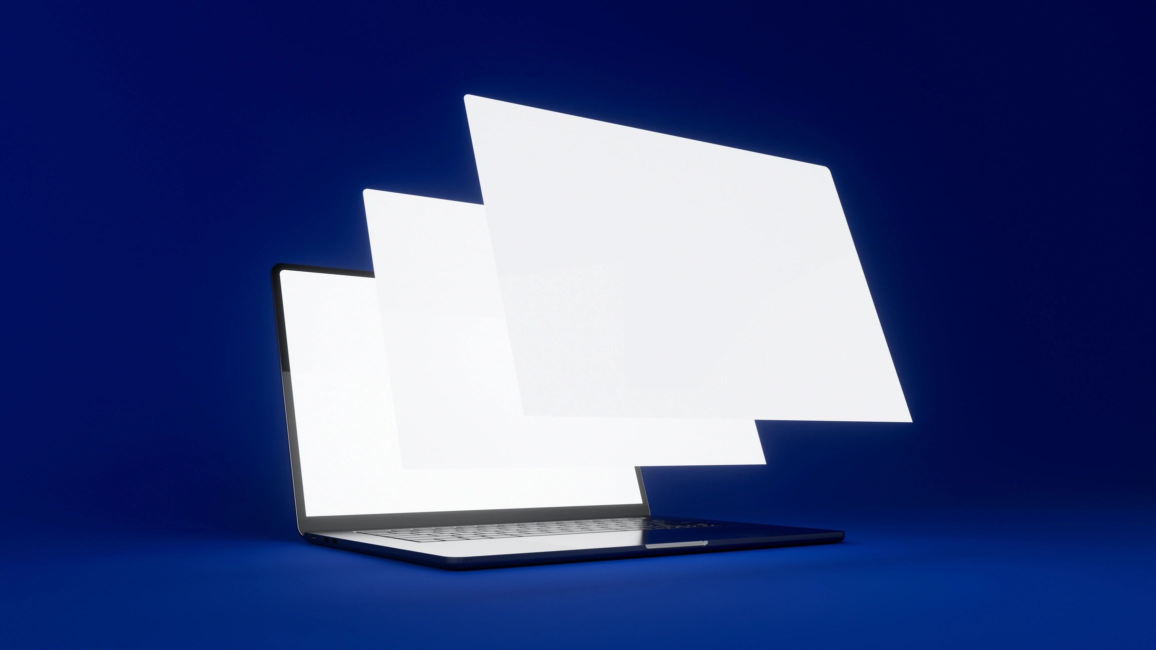 Mockup de sitio web en laptop con pantallas flotantes